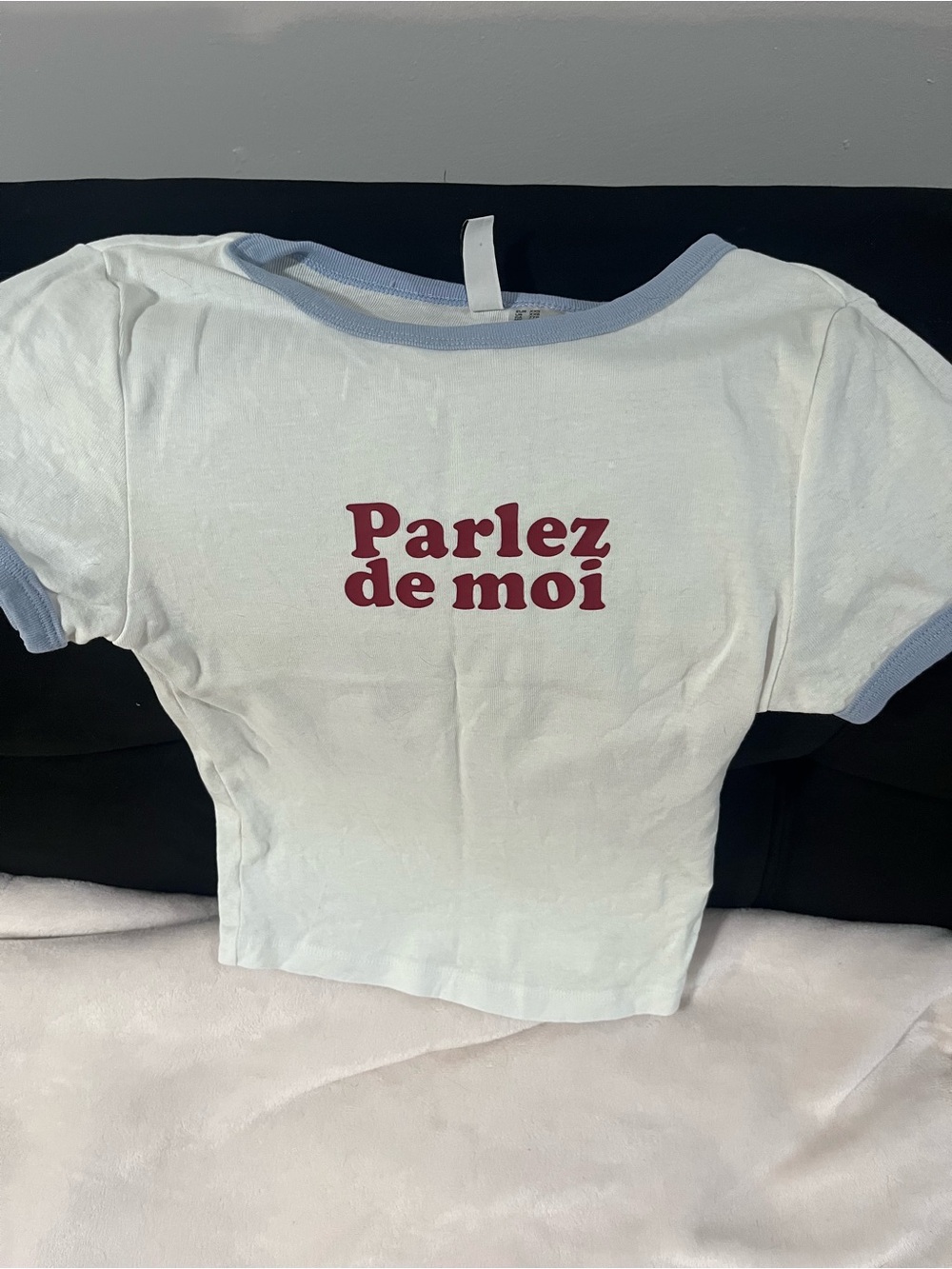 H&M White Tee with Light Blue Trim and Burgundy 'Parlez de moi' Print